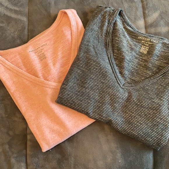 NWOT. AE 2 pack of tees. - Picture 2 of 6